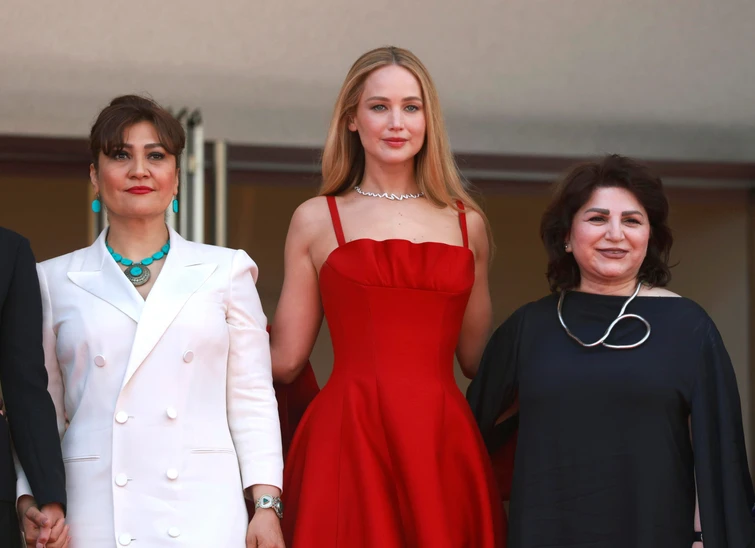 Scandalo a Cannes Jennifer Lawrence osa ciò che nessuna ha mai osato prima E intanto parla delle donne afghane