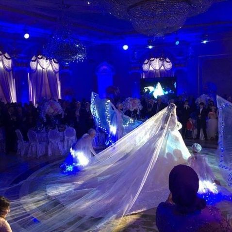 Il grasso grosso matrimonio ceceno con abito da sposa da 240 mila dollari
