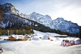Spritz di San Valentino sulle Dolomiti fra igloo rifugi e baite ecologiche