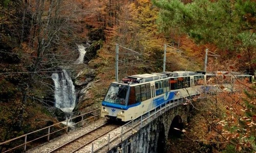 Sul treno del foliage attraverso la ferrovia panoramica più bella dItalia