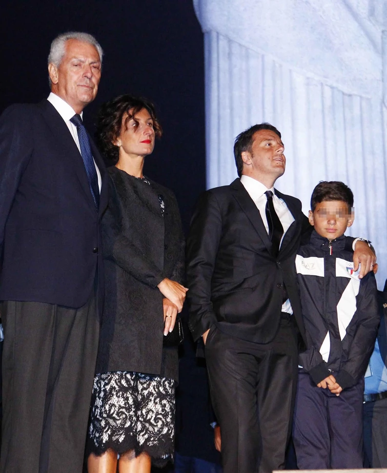 Dopo la netta vittoria del No Renzi si dimette e ringrazia commosso i figli e la moglie Agnese