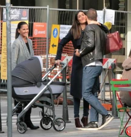 Federica Nargi è già tempo di shopping con Sofia e mammà
