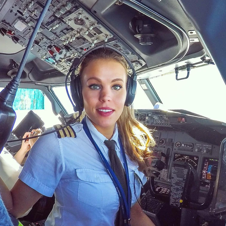 Malin Rydqvist la pilota di Boeing più sexy del mondo