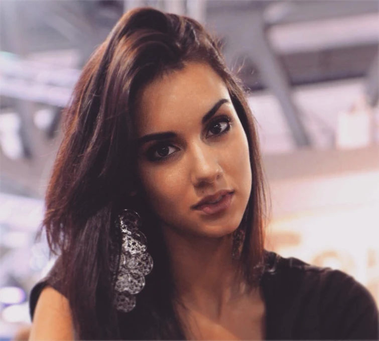 E Martina Bassi 21 anni di San Donato Milanese la prima Miss dellAnno 2017