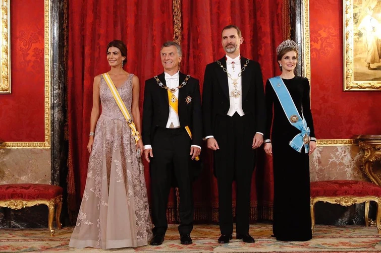 La regina di Spagna Letizia Ortiz e la first lady Argentina Juliana Awada si incontrano e incantano Palazzo Reale