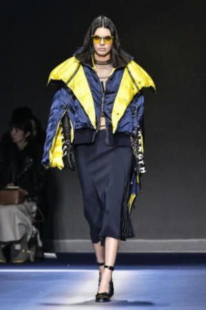 Milano Fashion Week Gigi Hadid è la musa di Versace