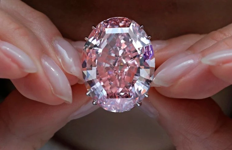 Asta record venduto per 66 milioni di euro il diamante rosa più puro al mondo