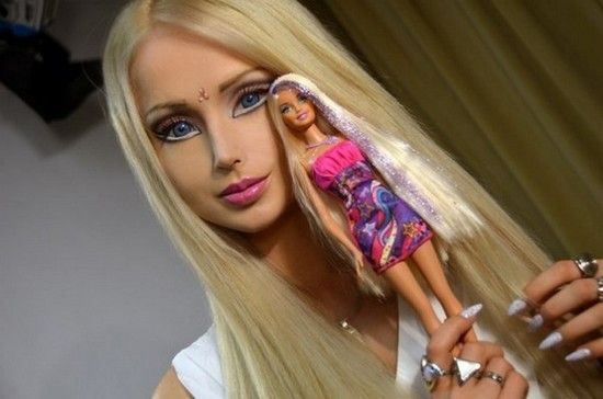 Cinquantotto anni e tanti restyling e lifting la Barbie sul viale del tramonto