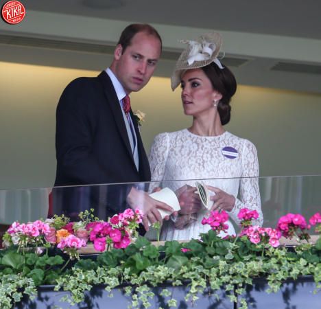 Principe William denuncia Closer 15 milioni di dollari per il topless di Kate