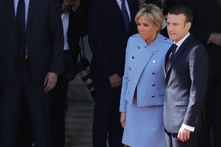Abito Louis Vuitton per Brigitte Macron ma è prestato