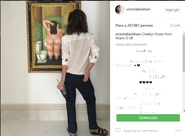 Victoria Beckham sfugge alla censura e stupisce con le trasparenze