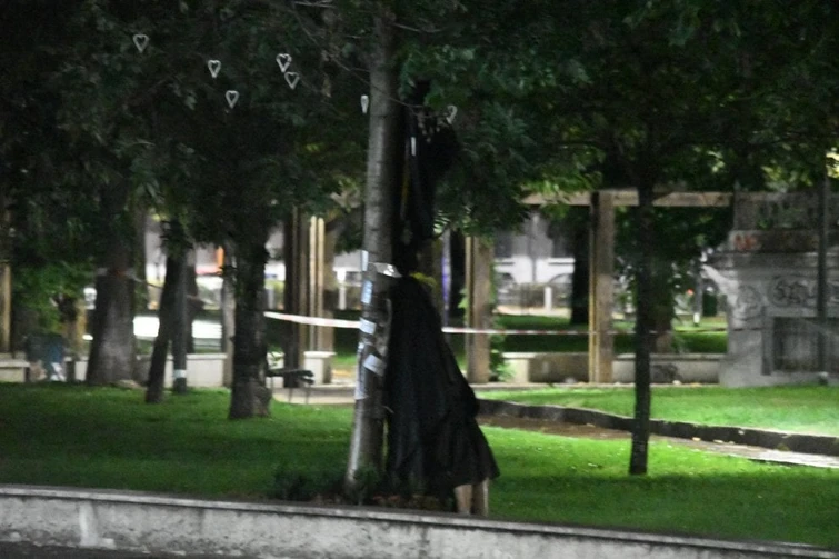 Stilista trovata impiccata a Milano la scientifica fa una simulazione con un manichino