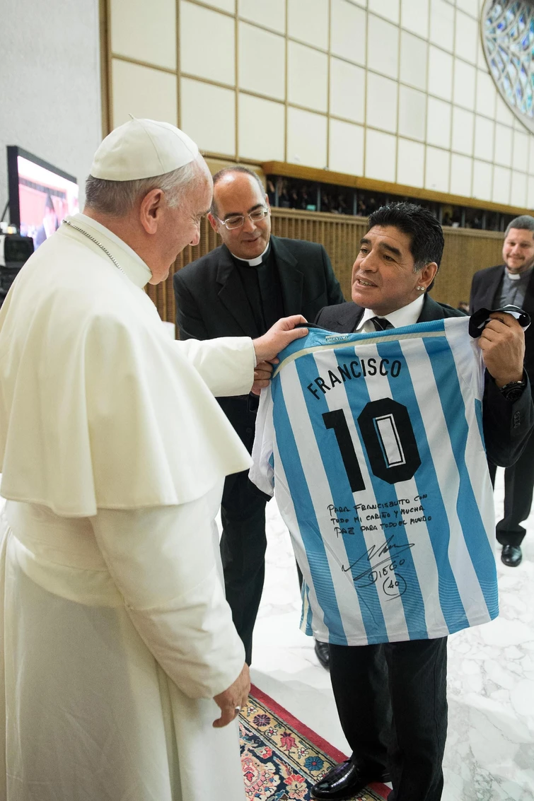 Maradona cita in giudizio Dolce e GabbanaSfruttano il mio nome