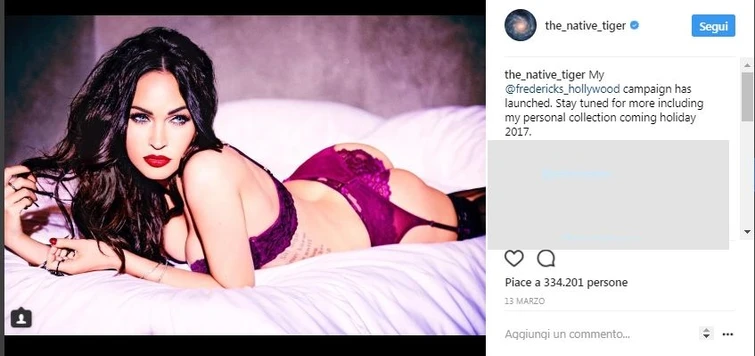 Megan Fox posa in corsetto nero tanga e giarrettiera e manda in delirio i fan