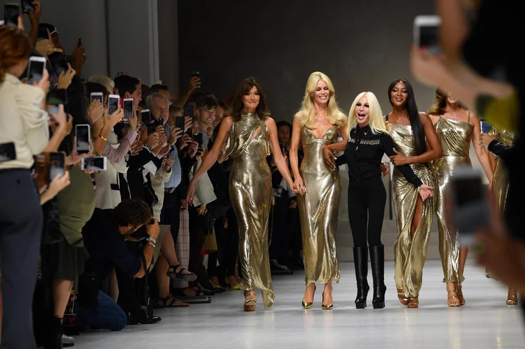 Naomi Claudia Carla Cindy e Helena Donatella Versace le 5 storiche top model e il ricordo a Gianni