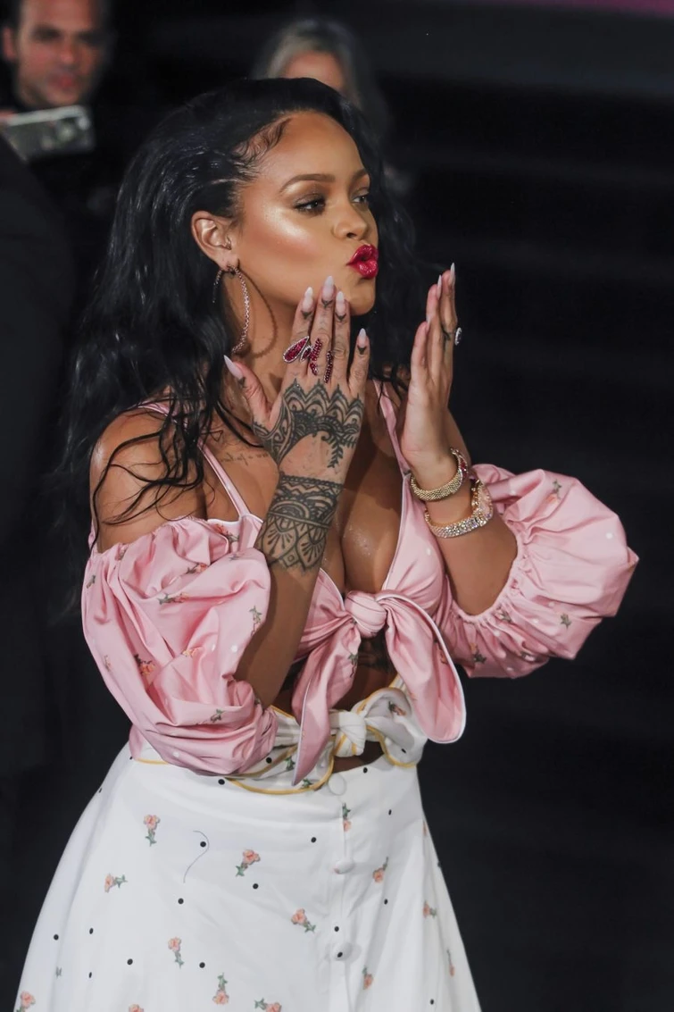 Rihanna straripante ma i fan la amano ancora di piu