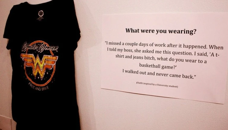Come eri vestita Quegli abiti in mostra contro gli stereotipi