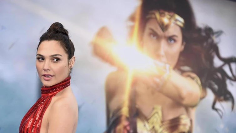 Anche Wonder Woman contro le molestie dei produttori
