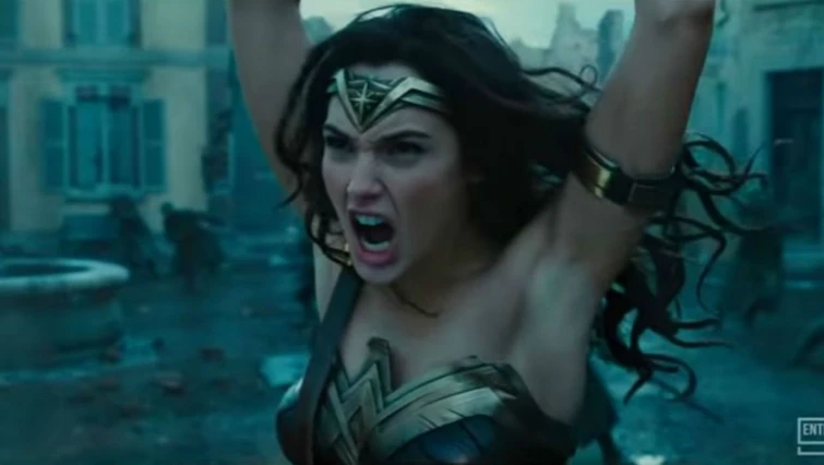 Anche Wonder Woman contro le molestie dei produttori