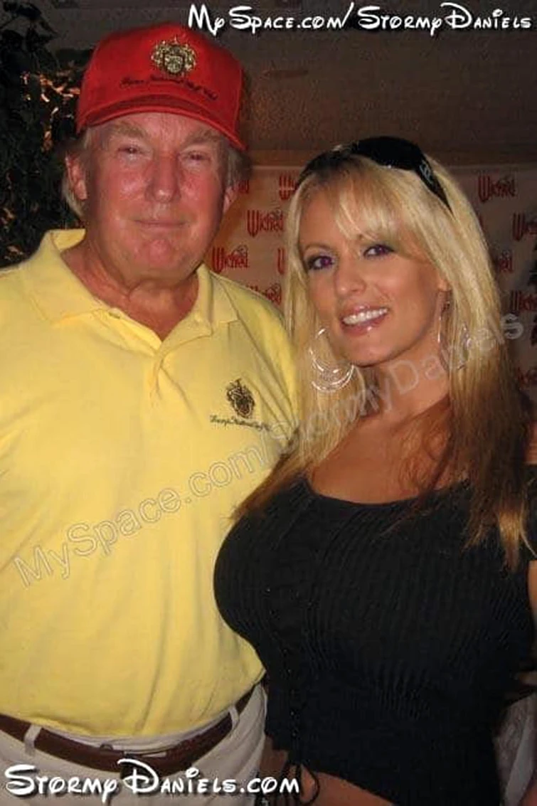Trump la pornostar e le sculacciate
