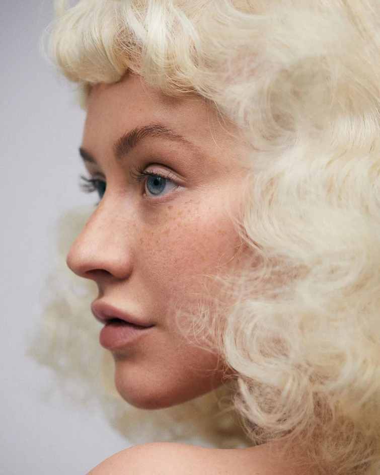 Christina Aguilera il trucco non le rende giustizia eccola senza