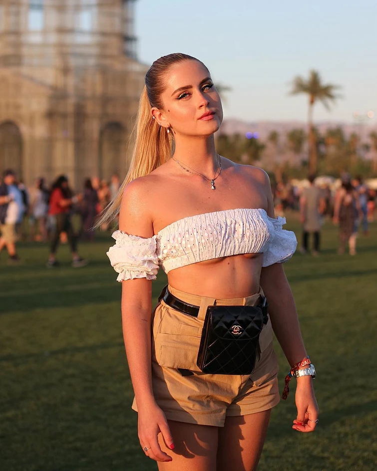 Coachella 2018 i look più sexy tra pizzi e trasparenze
