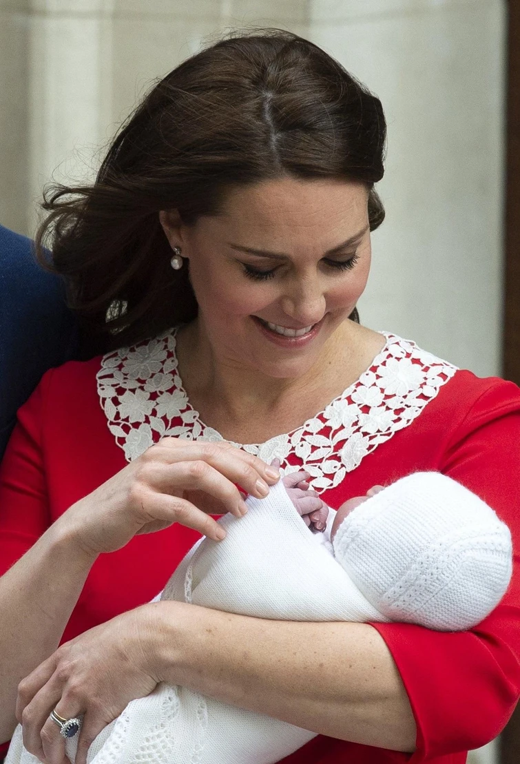 Kate radiosa a poche ore dopo il parto e quei dettagli che ricordano Diana