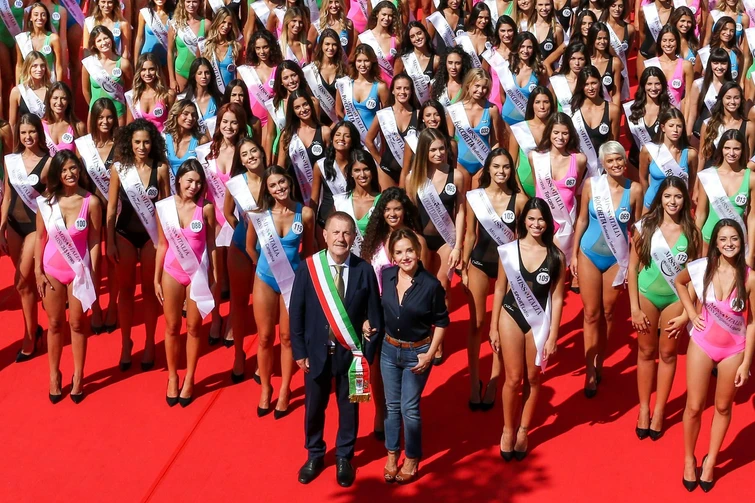 A Miss Italia va di moda il piercing un terzo delle finaliste ne sfoggia ovunque