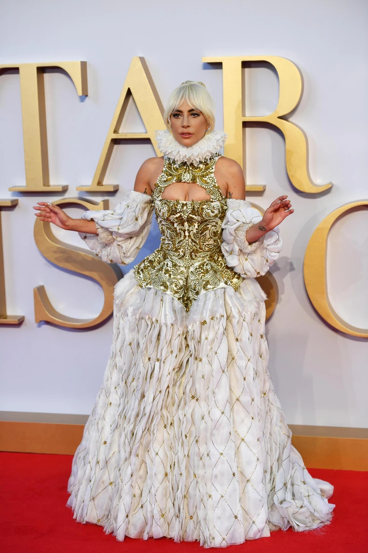 Lady Gaga è fidanzata e sfoggia anello da 400 mila dollari