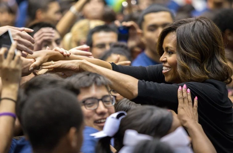 Michelle Obama lancia la sua linea di gadget motivazionali