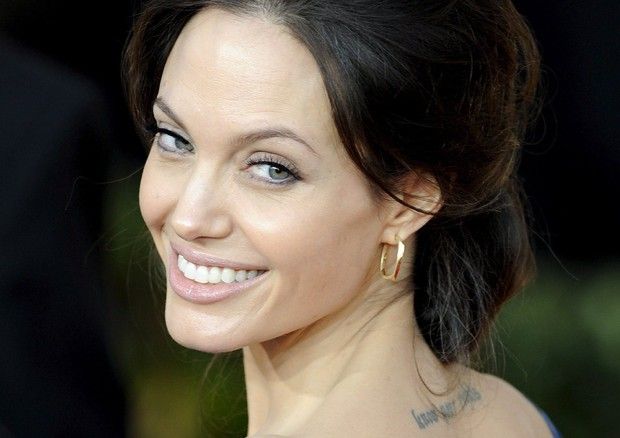 Angelina Jolie rompe il silenzio Così cerco di riconciliare la famiglia dopo la separazione