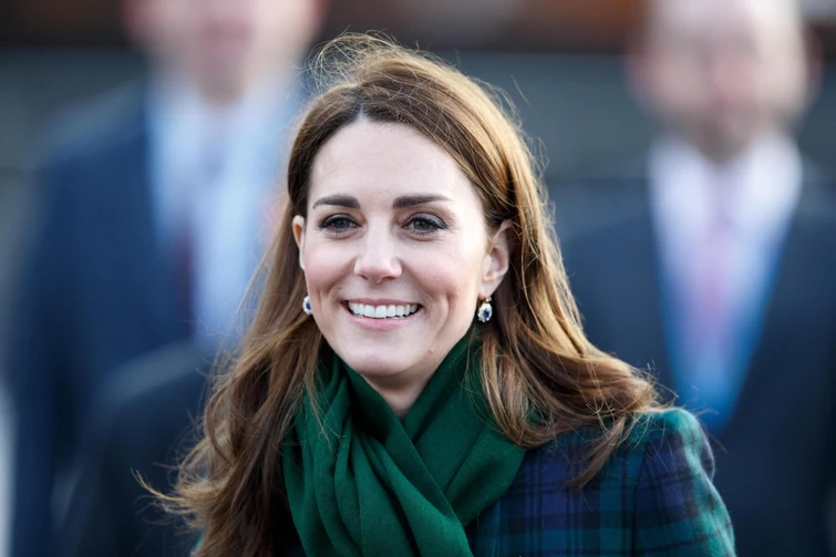 Kate Middleton il riciclo del cappotto tartan diventa strategico