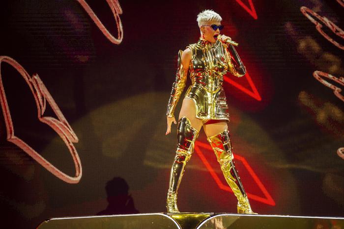 Katy Perry accusata di razzismo a causa delle scarpe