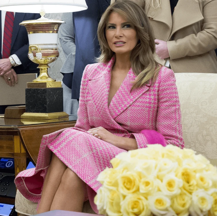 Donald Trump paragona sua moglie Melania a Jackie Kennedy e scoppia un putiferio