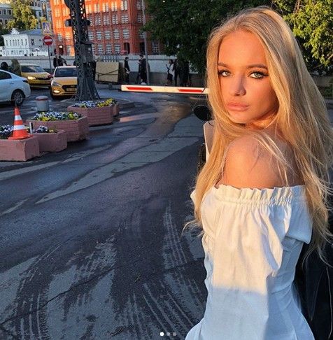 La figlia del portavoce di Putin fa uno stage al Parlamento Ue è polemica