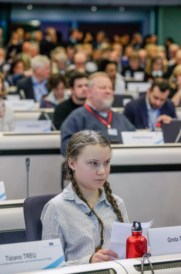 A 16 anni mobilita le masse e guida lo sciopero climatico Chi è Greta Thumberg e qual è il suo segreto
