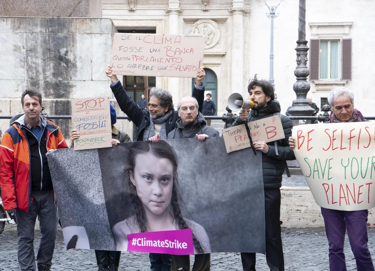 A 16 anni mobilita le masse e guida lo sciopero climatico Chi è Greta Thumberg e qual è il suo segreto