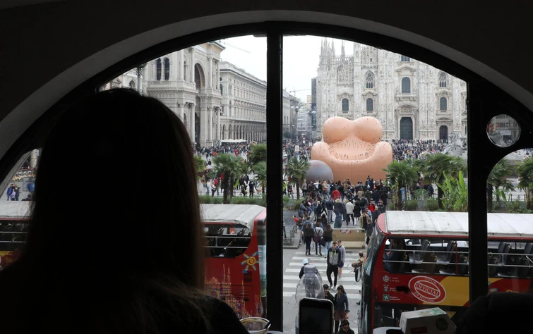 A Milano la maestà sofferente di Pesce metafora della violenza sulle donne