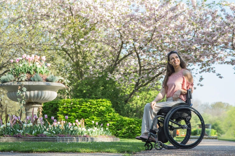 Samanta Bullock la storia incredibile della modella in sedia a rotelle