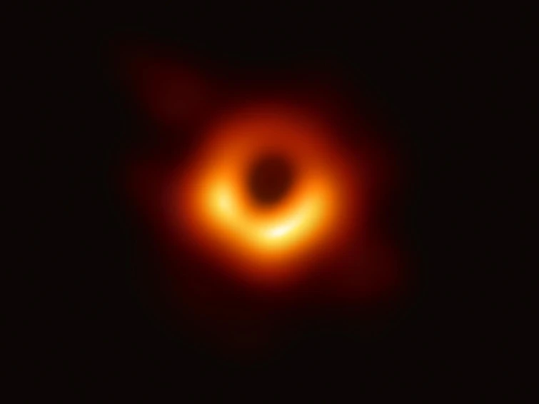 Katie Bouman la scienziata di 29 anni che ha creato lalgoritmo per lelaborazione dellimmagine del buco nero