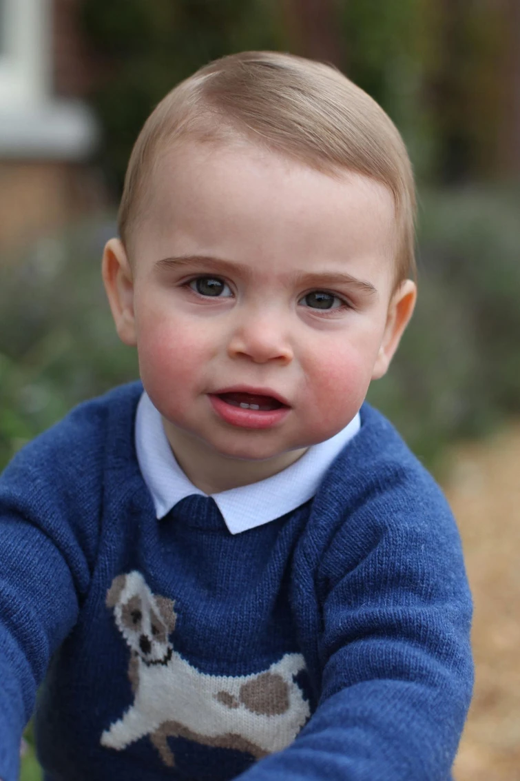 Il principe Louis compie un anno le foto ufficiali diffuse da Kensington Palace