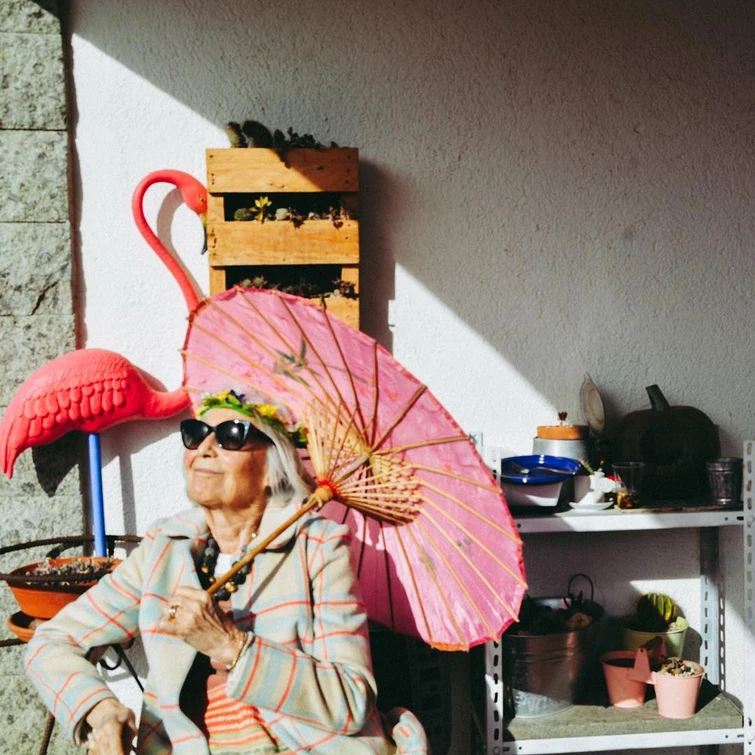 Nonna Licia da vedova triste a influencer e modella osè a 89 anni