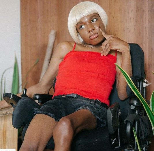 Nera trans e disabile Aaron Philip è la modella fuori dagli schemi