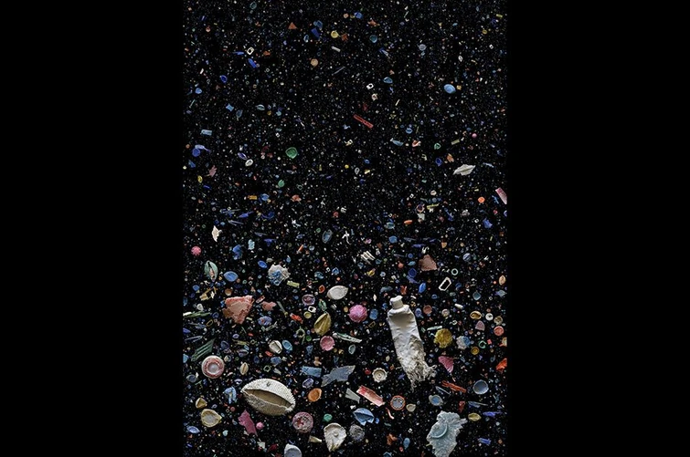 Planet or Plastic A Bologna la mostra sulle plastiche disperse in acqua