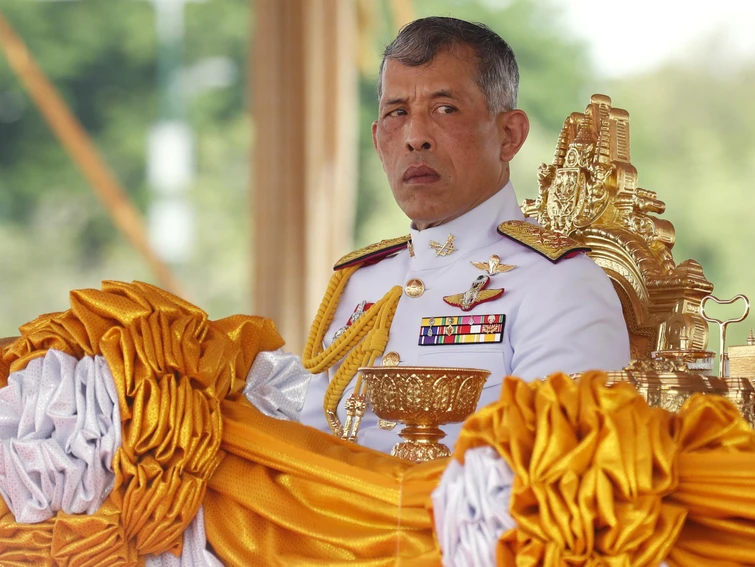Thailandia diffuse online foto consorte reale sito in tilt