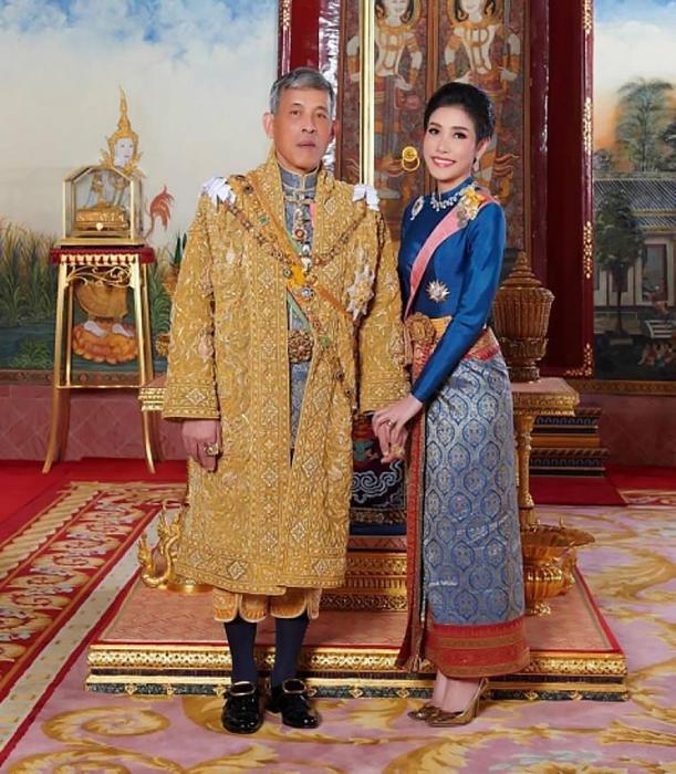 Thailandia diffuse online foto consorte reale sito in tilt