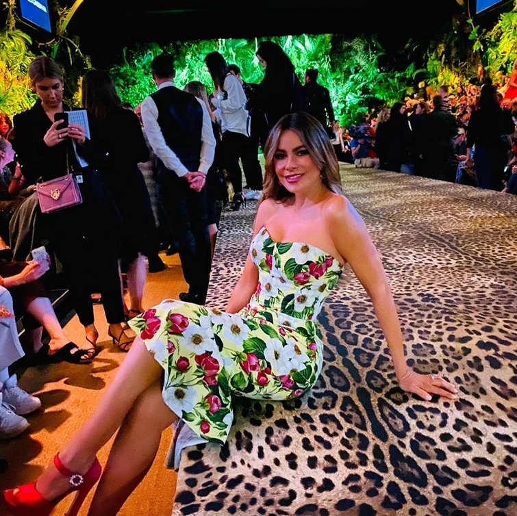 Monica Bellucci ci dà un taglio e incanta tutti alla sfilata di Dolce e Gabbana