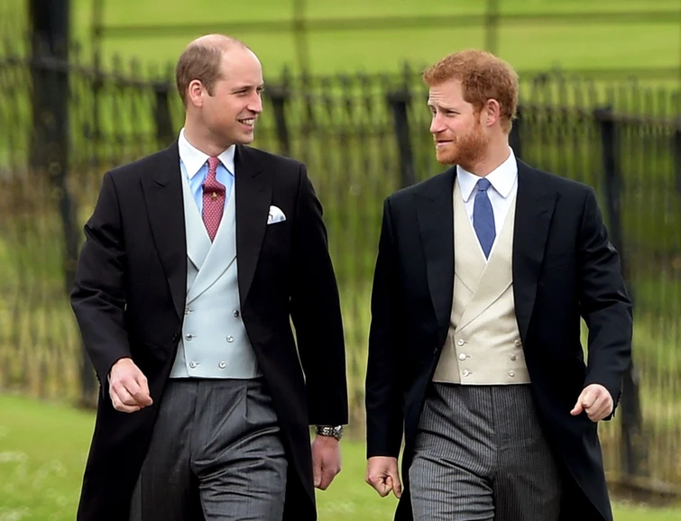Il principe William compie 38 anni le foto tenerissime con i figli scattate da mamma Kate