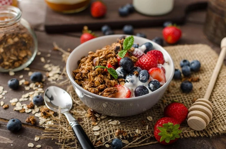 Saltare la colazione non fa dimagrire e danneggia la salute dal cuore al metabolismo
