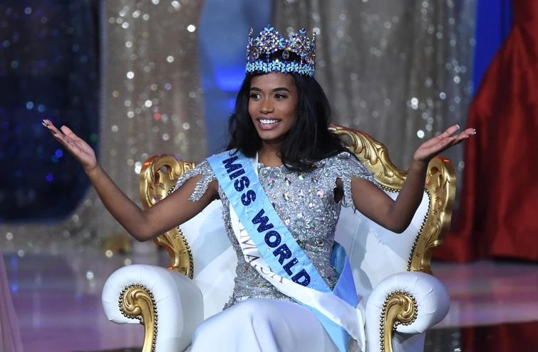Miss Giamaica 23 anni e laureata in psicologia è miss Mondo 2019